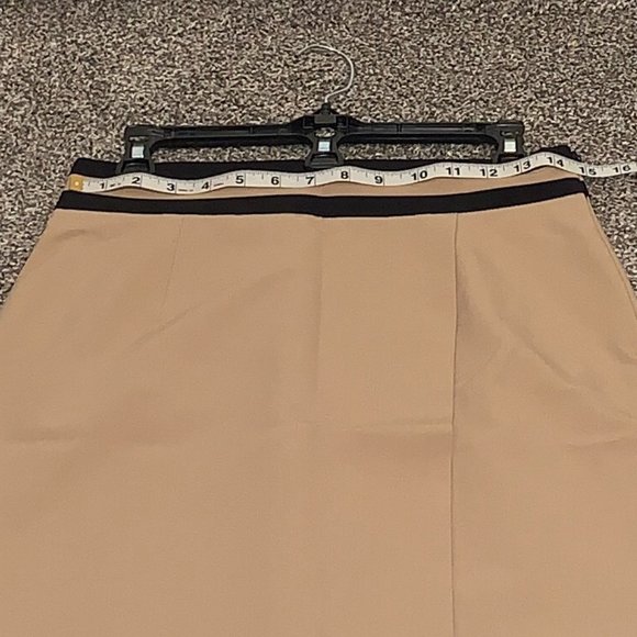 Used Worthington Tan Wrap Skirt Size 6 - Picture 5 of 9